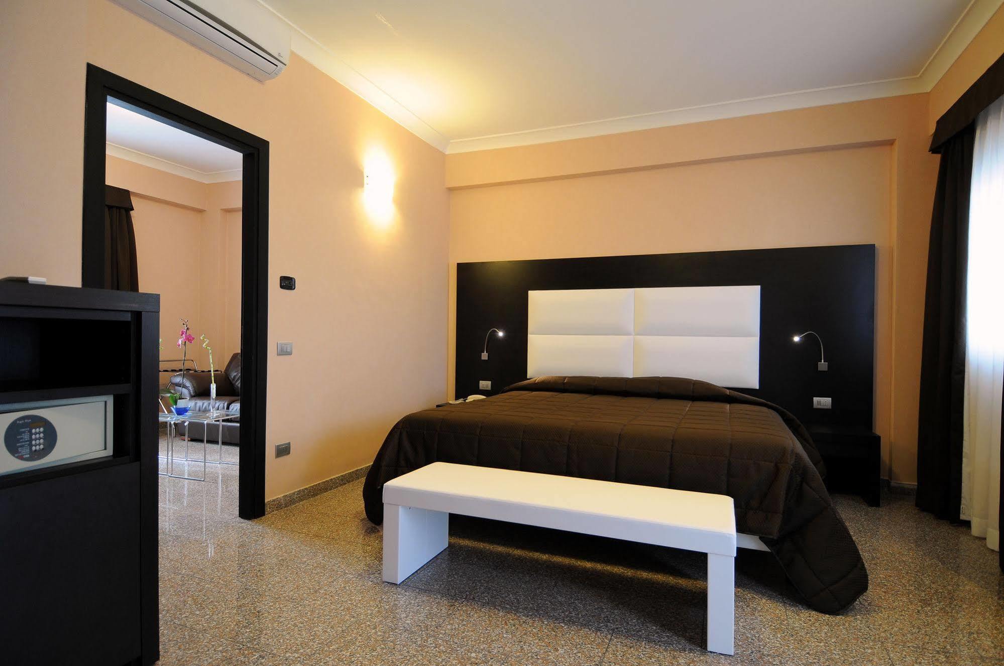 Eh Suites Rome Airport Euro House Hotels فيوميتشينو المظهر الخارجي الصورة