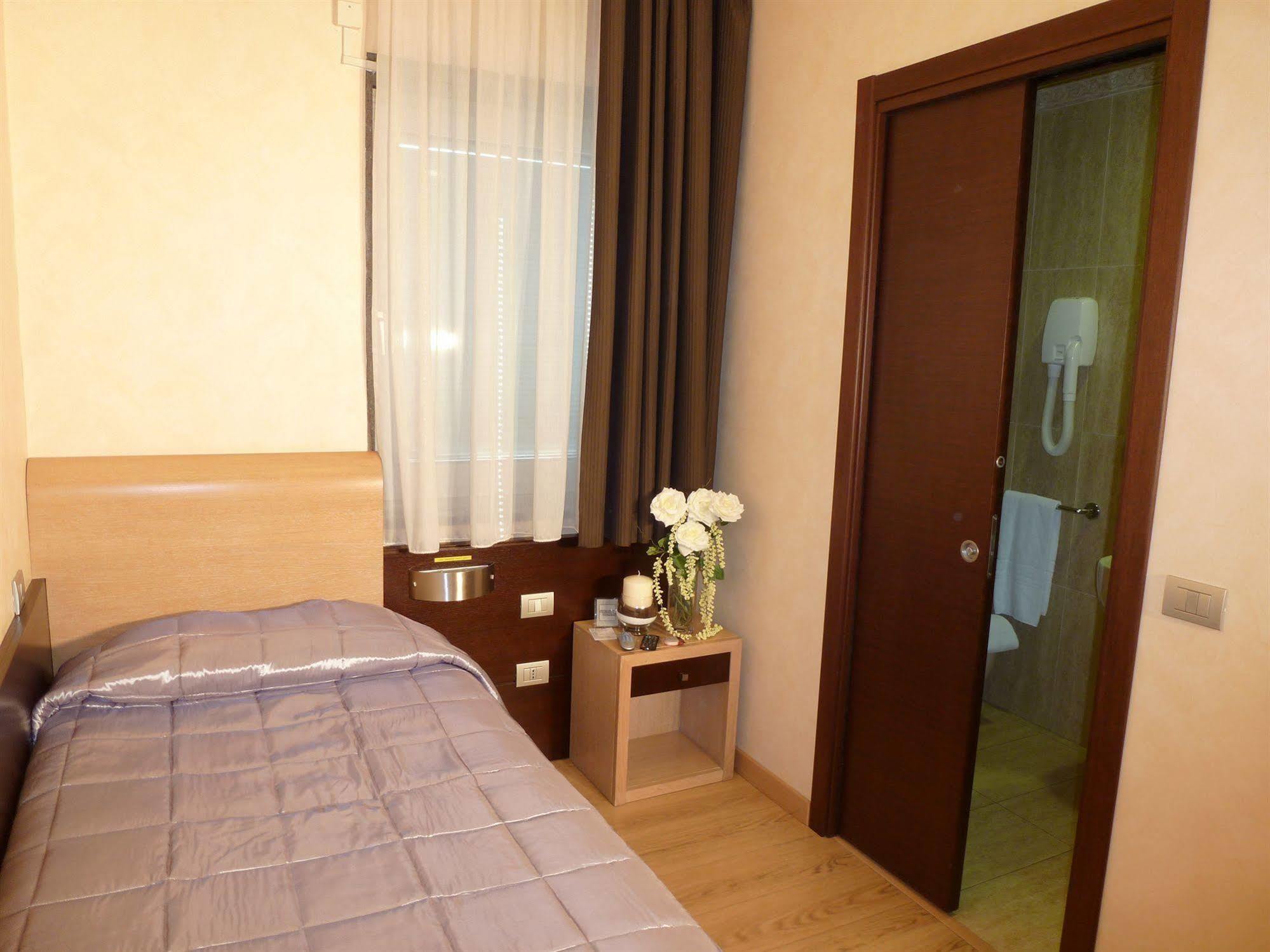 Eh Suites Rome Airport Euro House Hotels فيوميتشينو المظهر الخارجي الصورة