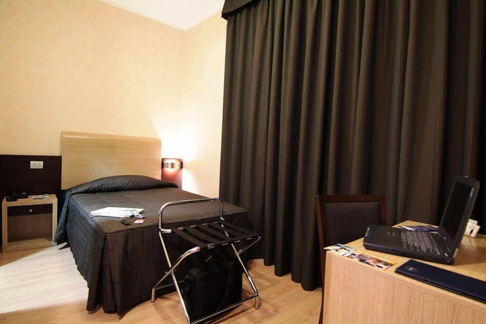 Eh Suites Rome Airport Euro House Hotels فيوميتشينو المظهر الخارجي الصورة
